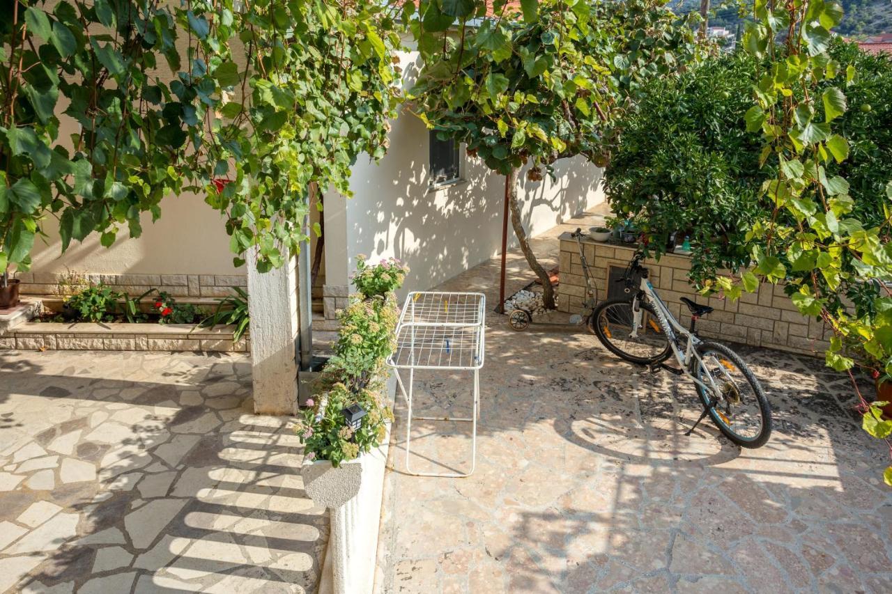Apartments And Rooms With Parking Space Marina, Trogir - 5953 ภายนอก รูปภาพ