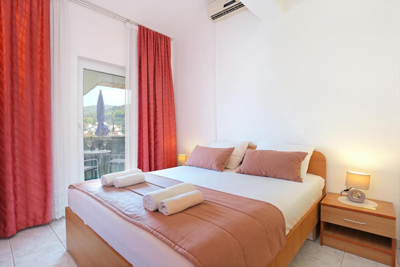 Apartments And Rooms With Parking Space Marina, Trogir - 5953 ภายนอก รูปภาพ